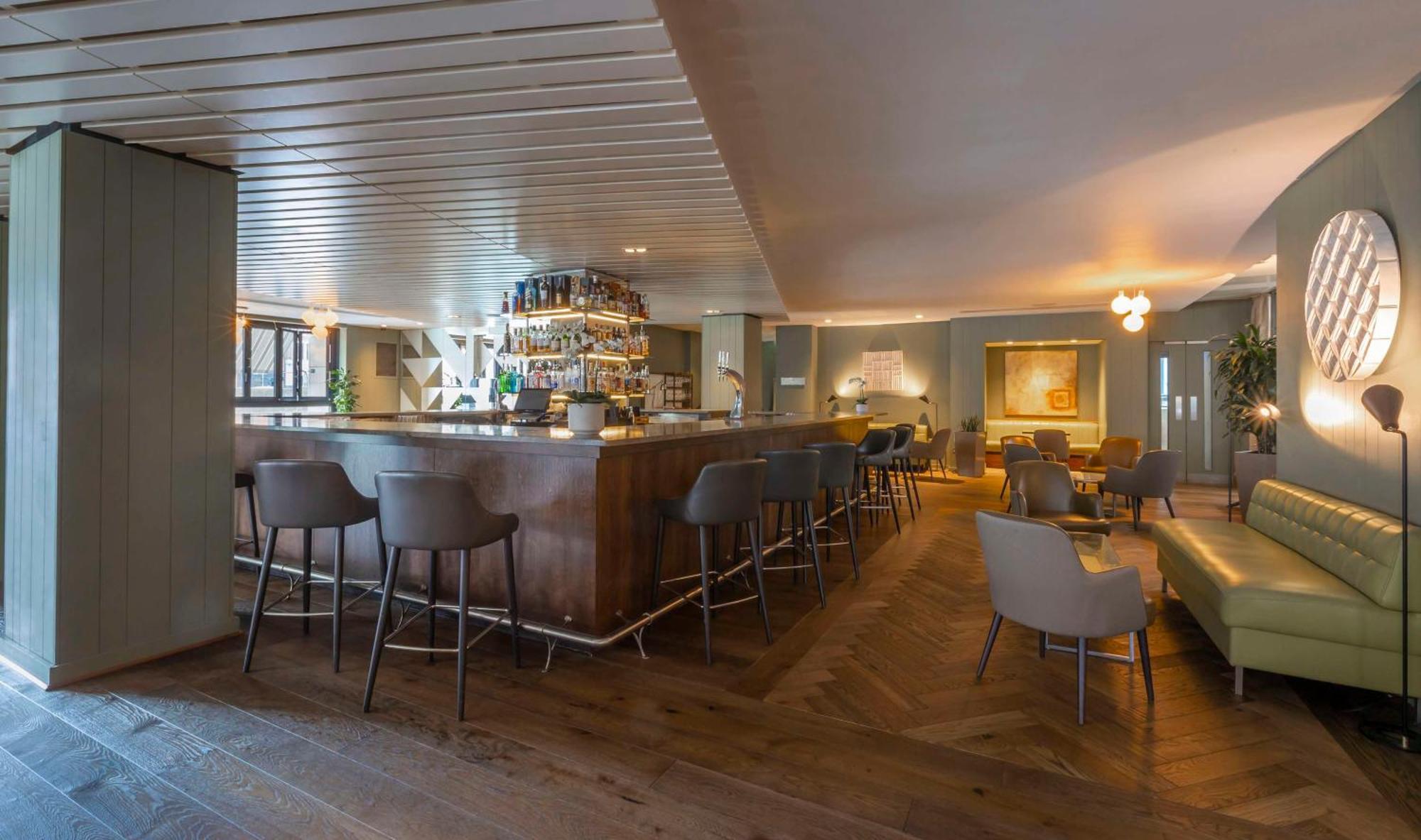The Morrison Dublin, Curio Collection By Hilton Otel Dış mekan fotoğraf The bar at the 1900