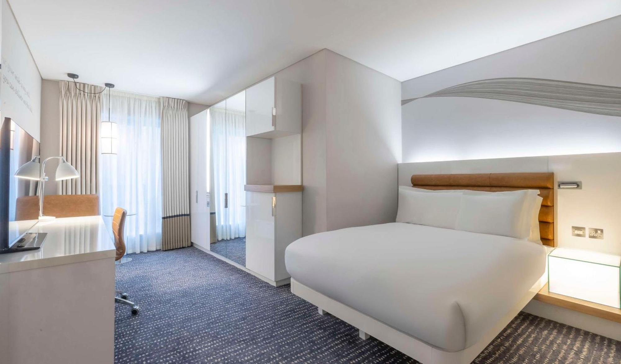 The Morrison Dublin, Curio Collection By Hilton Otel Dış mekan fotoğraf A room at the Hilton Garden Inn in London, United Kingdom