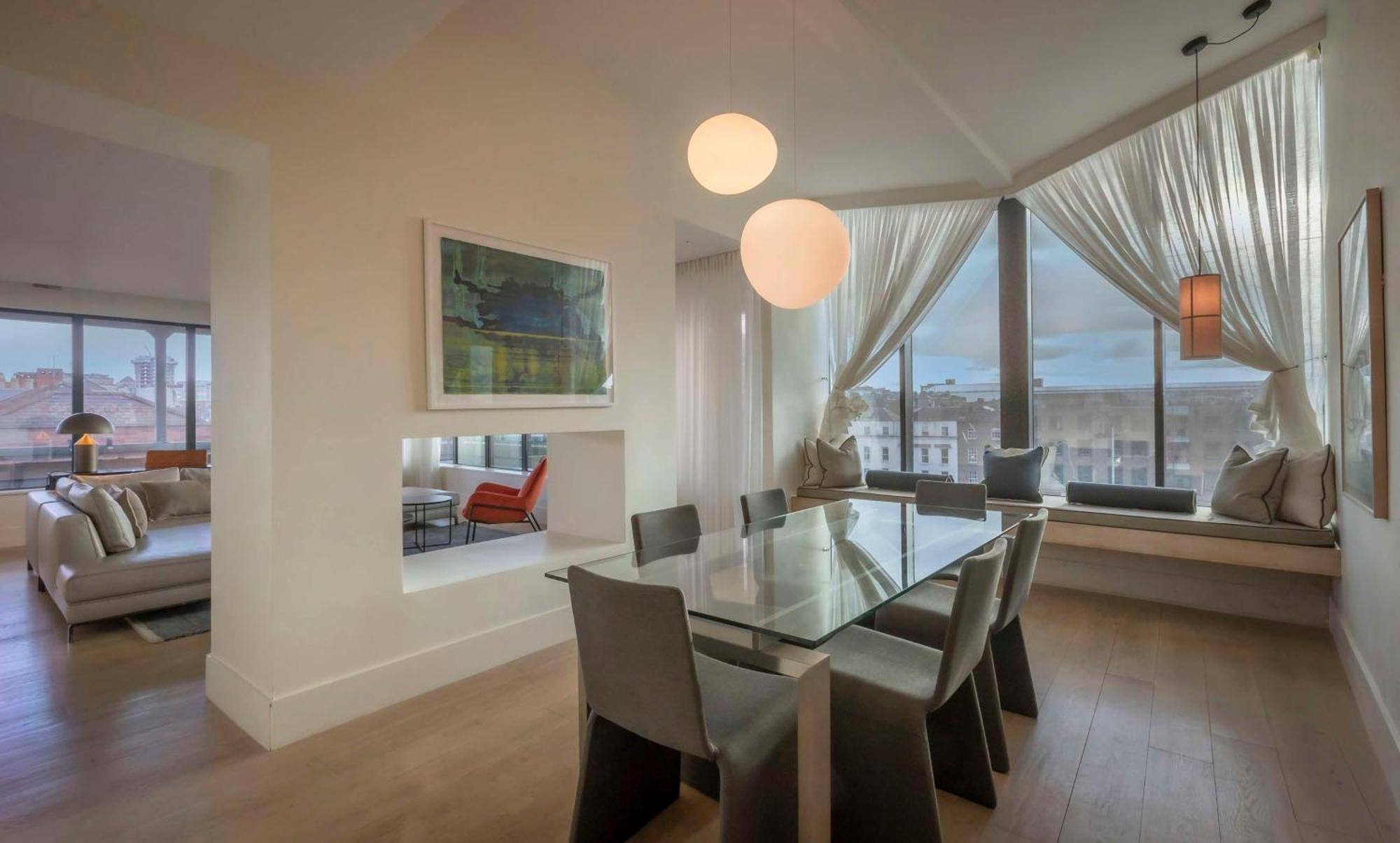 The Morrison Dublin, Curio Collection By Hilton Otel Dış mekan fotoğraf A dining room