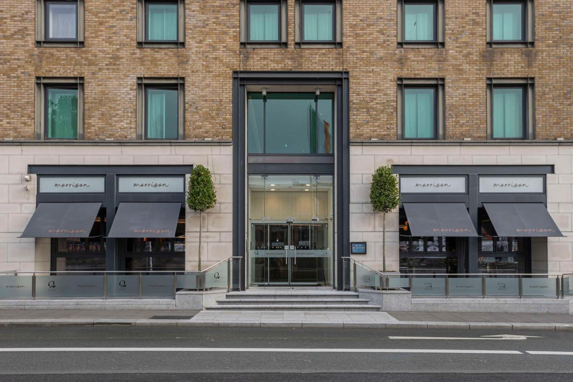 The Morrison Dublin, Curio Collection By Hilton Otel Dış mekan fotoğraf The entrance to the hotel